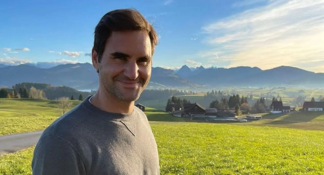 Roger Federer es uno de los mejores tenistas del mundo. El suizo a lo largo de su carrera ha ganado varios títulos y su sueldo anual es de 90.7 millones de dólares.
