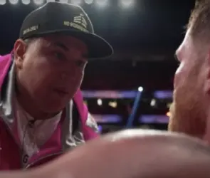 La forma en la que Eddy Reynoso regañó al Canelo en el último round vs Bivol