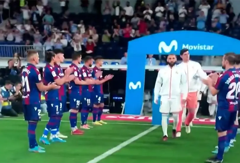 Levante recibió al Real Madrid con el pasillo de campeón Levante recibió al Real Madrid con el pasillo de campeón