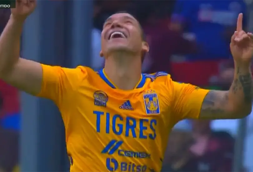 El lateral puso un bal&oacute;n en el &aacute;rea que se termin&oacute; metiendo a las redes.