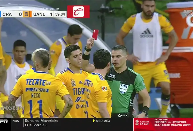 La expulsión al Diente López. La expulsión al Diente López.