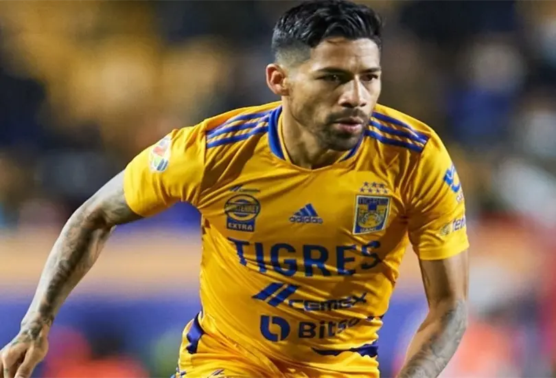 Javier Aquino no fue bien recibido por la afición del Cruz Azul. Javier Aquino no fue bien recibido por la afición del Cruz Azul.