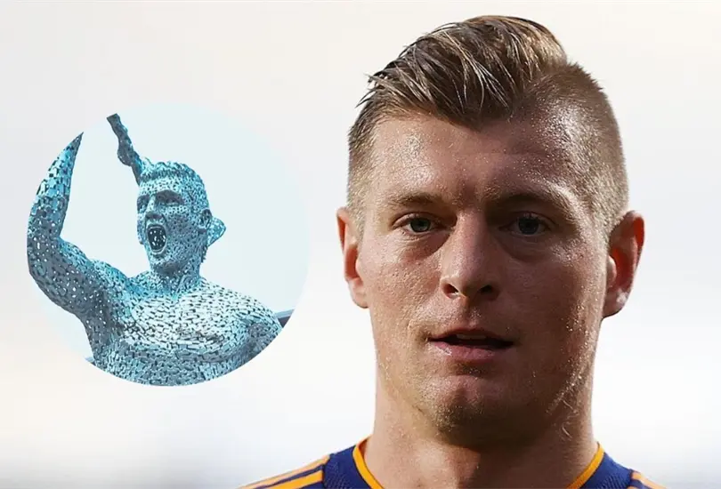 Kroos hizo referencia a su persona con la estatua de Ag&uuml;ero.