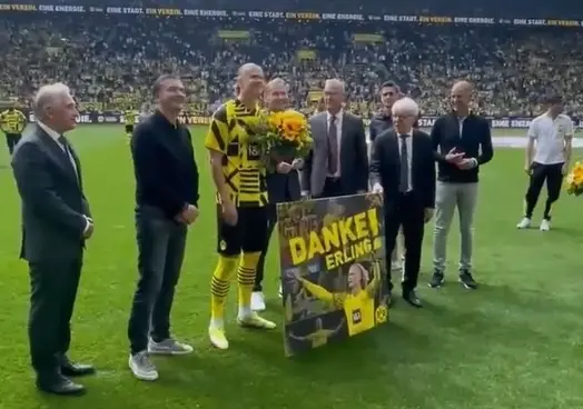 Erling Haaland fue ovacionado por todo el estadio en su &uacute;ltimo partido como futbolista del Borussia Dortmund.