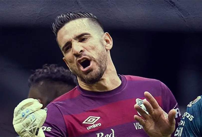 Antony Silva fue amonestado previo a la repetición del penal del América. Antony Silva fue amonestado previo a la repetición del penal del América.
