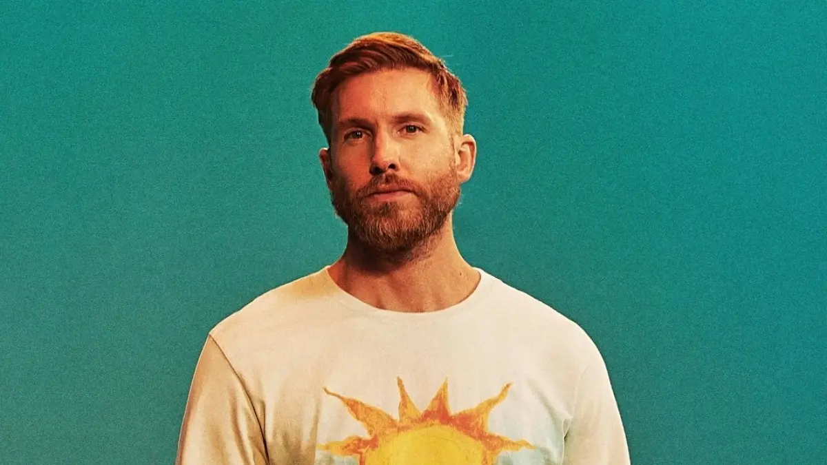 Y en lo que se refiere a famosas celebridades, la actriz mexicana también ha sido relacionada con el DJ, Calvin Harris.