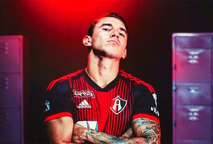 Edgar Zald&iacute;var protagoniz&oacute; una discusi&oacute;n con el Chicote Calder&oacute;n de Chivas en redes sociales.