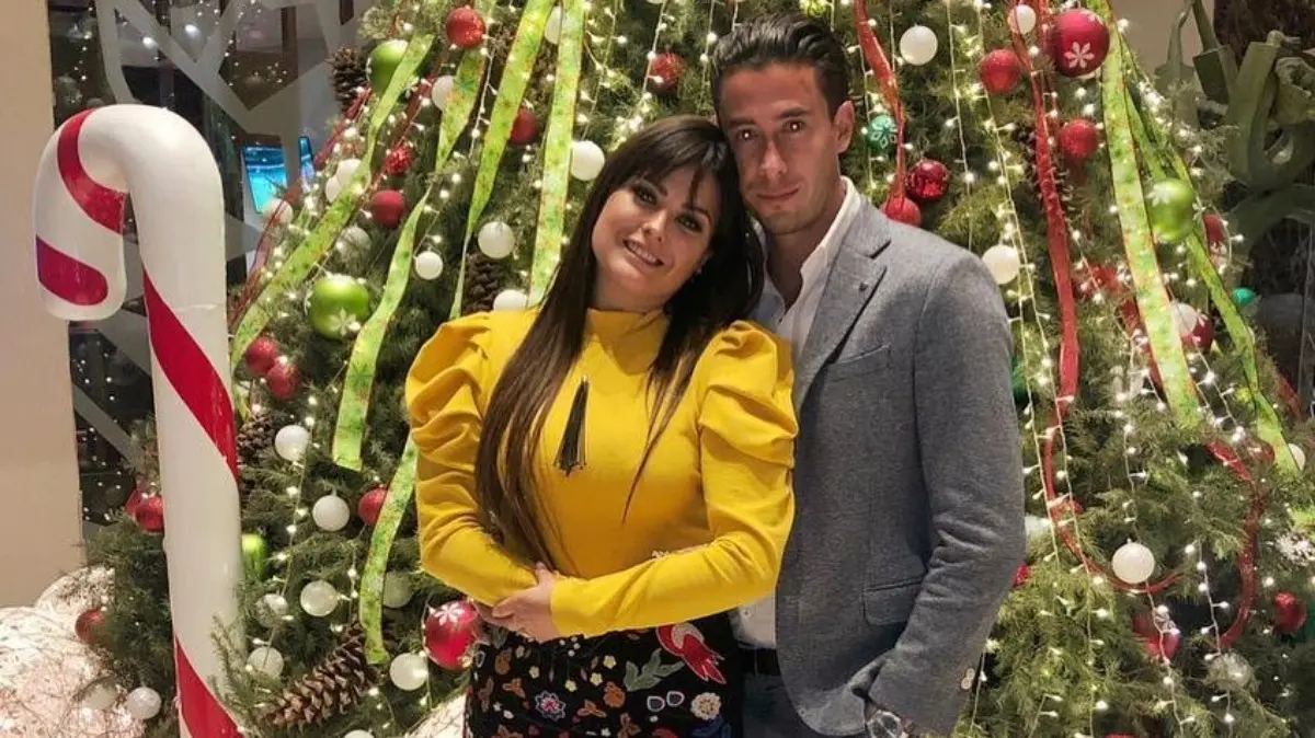 En distintas ocasiones ha defendido o pedido la titularidad de su pareja en el América, puesto que no la ha tenido pese a tener buenas actuaciones.