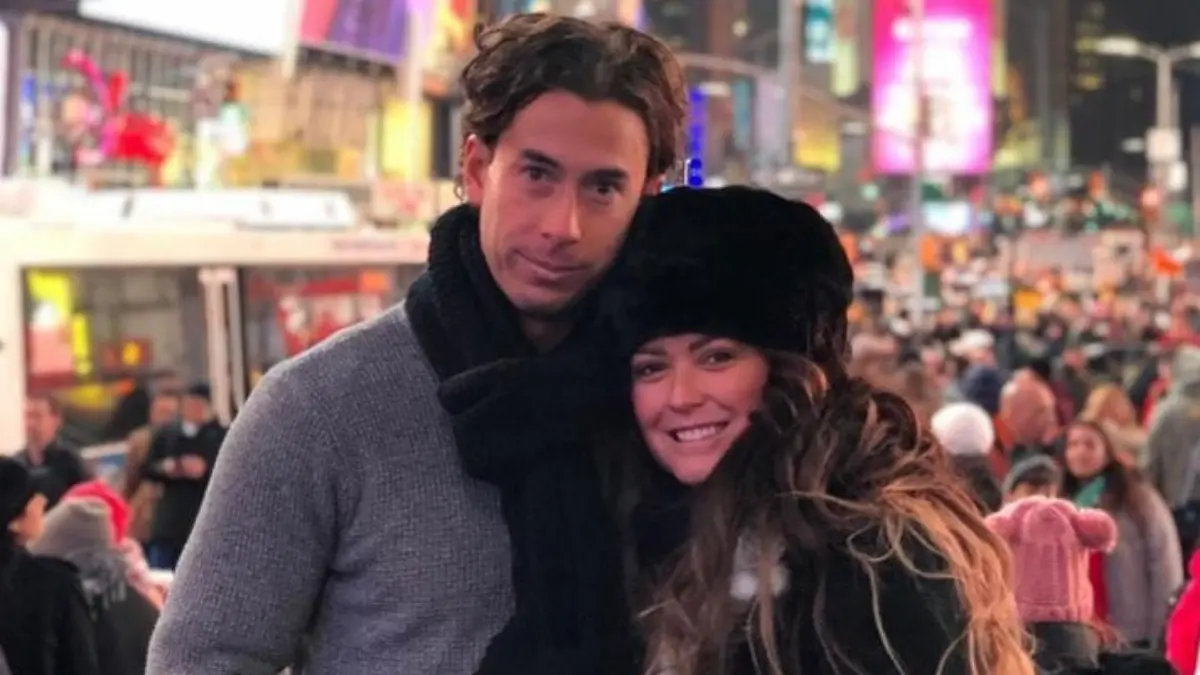 La más reconocida en la lista es Mariana Echeverría, quien es actriz y conductora en Televisa, además está casada con el portero Óscar Jiménez.