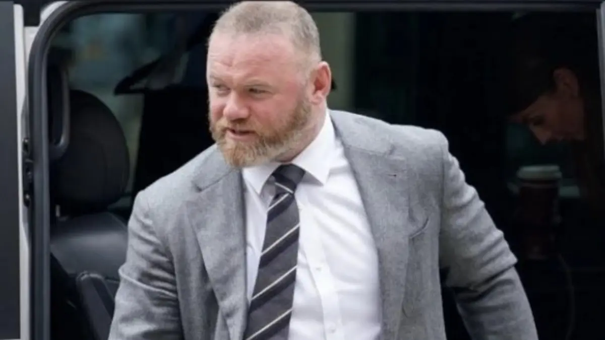 A un año de su retiro, Wayne Rooney ha cambiado drásticamente su físico, motivo por el cual lo han cuestionado por criticar a algunos jugadores en activo.