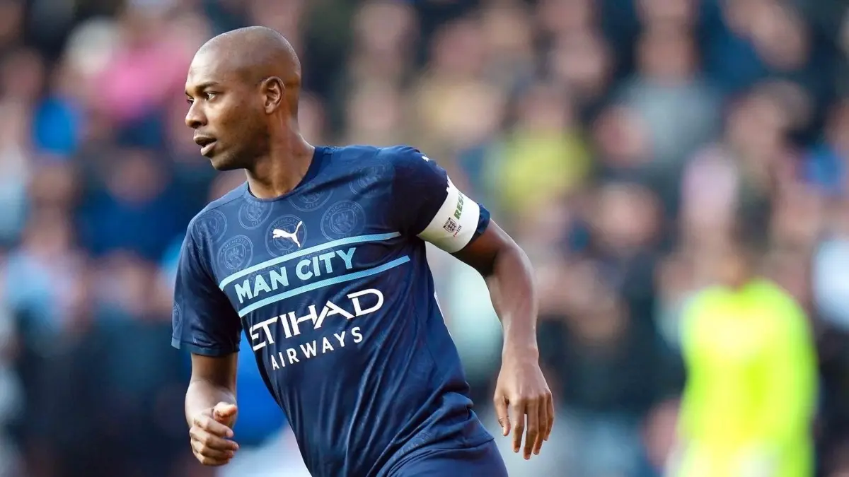 Con 37 años, Fernandinho sigue en activo con el Manchester City de la Premier League.