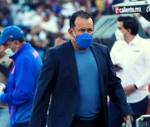 Reportan que Juan Reynoso queda fuera de Cruz Azul