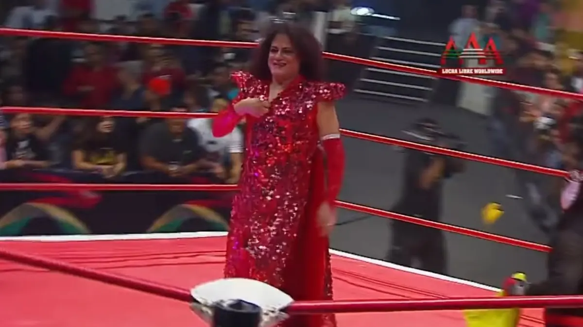 Pimpinela Escarlata. Otro talento que se mantiene en la empresa y uno de los llamados 'exóticos' más reconocidos en la historia de la lucha libre mexicana.