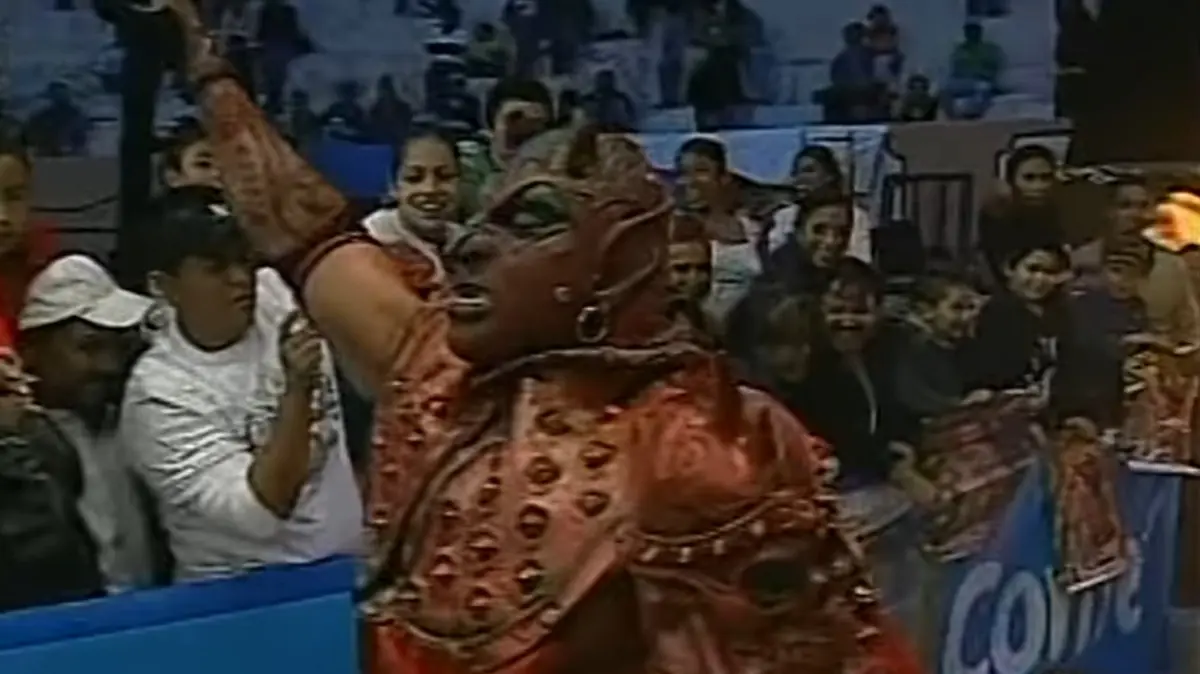Gronda. Luchador que sufrió una terrible lesión arriba del ring pero que destacaba por su musculoso físico pintado de rojo y su máscara que simulaba a un demonio.
