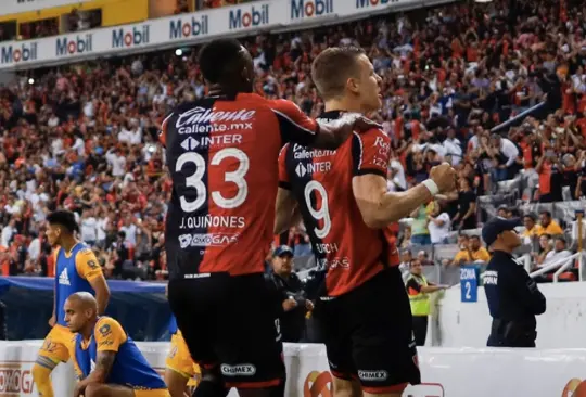 Quiñones y Furch, goleadores del partido.