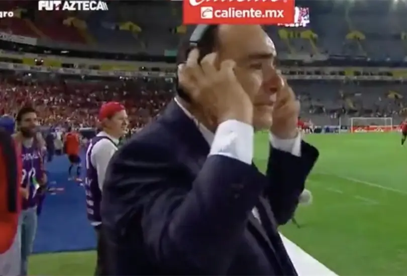 David Medrano perdió la cordura tras el tercer gol del Atlas. David Medrano perdió la cordura tras el tercer gol del Atlas.