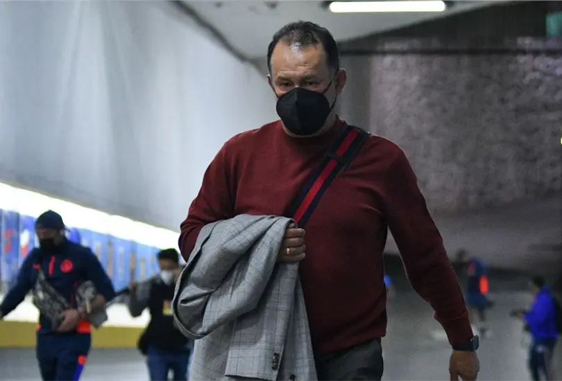 Juan Reynoso se va de Cruz Azul tras a&ntilde;o y medio.