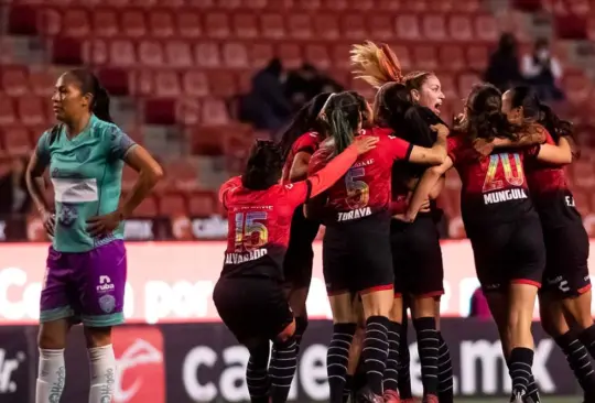 Xolos Femenil celebra su pase a Liguilla, conseguido en el último segundo.