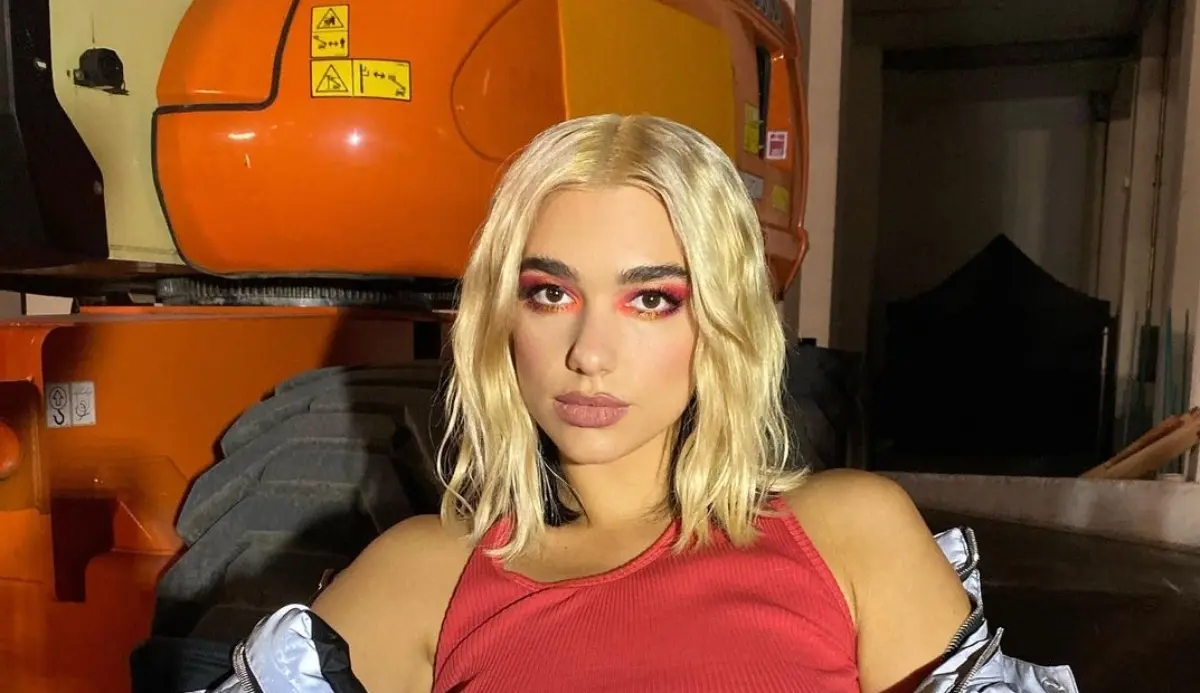 Significado de su nombre: De acuerdo con varias publicaciones, Dua significa "amor" en albanés, que en un principio le daba un poco de pena llevarlo y ahora es uno de los nombres más conocidos a nivel mundial.