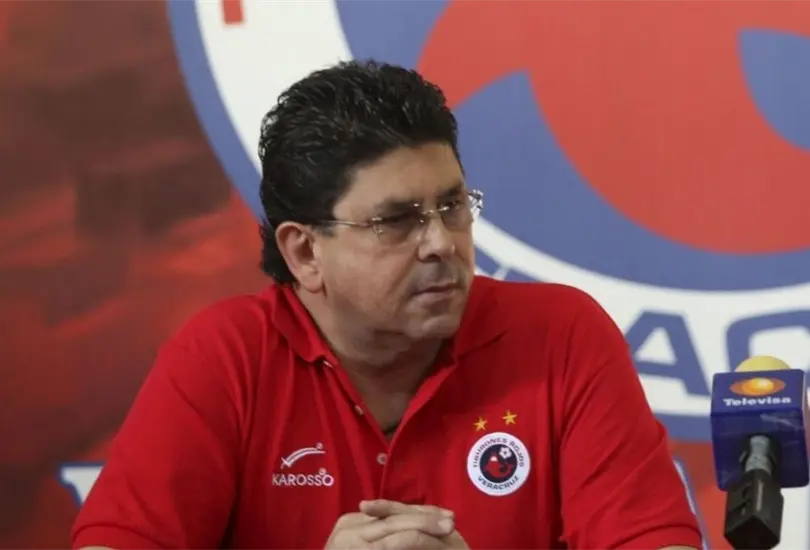 Fidel Kuri niega culpas sobre la desafiliaci&oacute;n del Veracruz y asegura que es inocente.