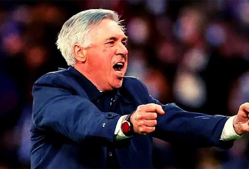 Carlo Ancelotti dirigi&oacute; al Chucky en el Napoli de Italia.