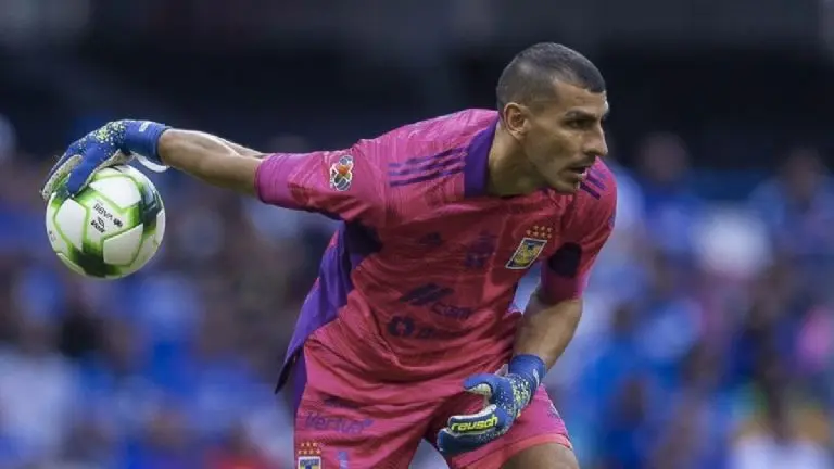 Nahuel Guzmán en juego con Tigres - @tigresoficial