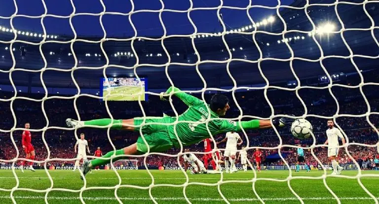 Courtois fue más que factor en el triunfo del Madrid - @championsleague