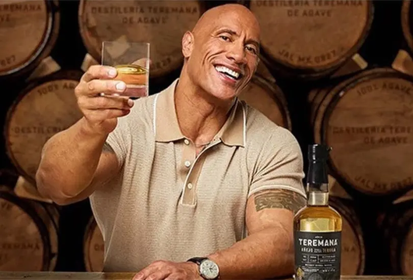 Dwayne Johnson ha conseguido hacerse de un nombre en el mundo de los negocios. Dwayne Johnson ha conseguido hacerse de un nombre en el mundo de los negocios.