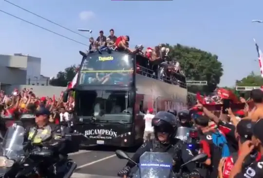 Atlas sigue sus festejos por ser bicampeón y las calles de Jalisco se llenaron de afición rojinegra.