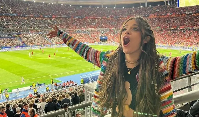 Camila Cabello disfrutando el encuentro entre Real Madrid y Liverpool (Foto: @Camila_Cabello)
