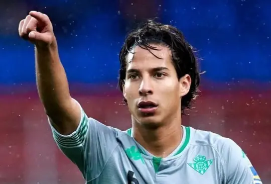 Diego Lainez estaría analizando ofertas para que pueda jugar lo más posible.