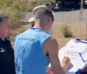 Fede Valverde y Cavani firman playera de Cruz Azul; aficionados piden su fichaje