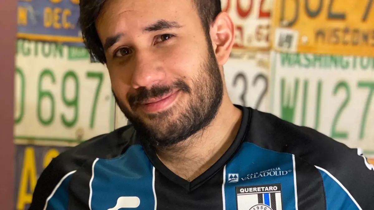 A lo largo del tiempo ha revelado su amor por los colores azulcremas y por el futbol en general, mismo que lo ha llevado a conocer el mundo.