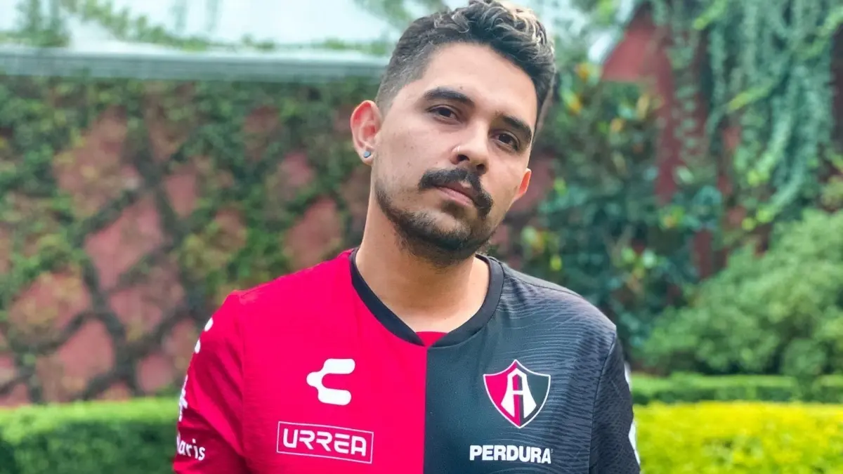 El youtuber colombiano Juan Pablo Eguiarte, mejor conocido como SoyBanaz, se instal&oacute; en M&eacute;xico para despuntar su contenido y de paso enfundarse en los colores de los 'rojinegros' del Atlas. No se equivoc&oacute; ya que los ha visto bicampeones en la temporada 2021/2022.