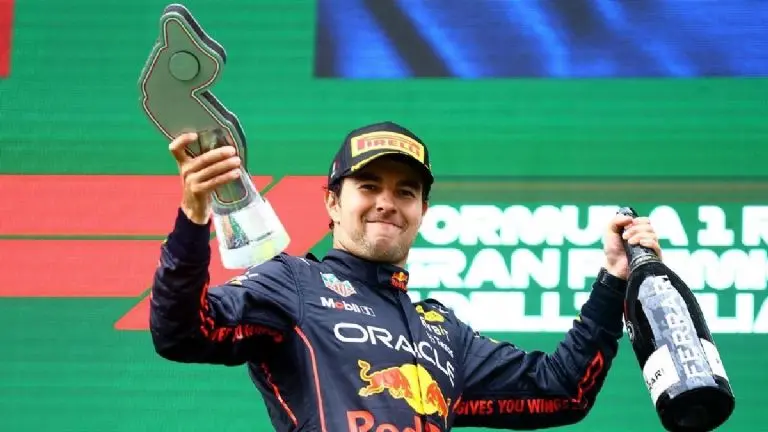Sergio 'Checo' Pérez tras ganar en la F1.