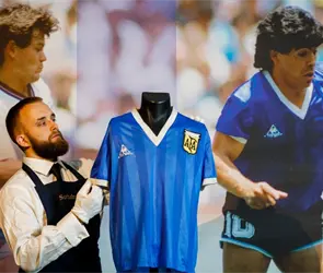 Playera de Maradona que us&oacute; en M&eacute;xico 86 se vende en millones y rompe r&eacute;cord