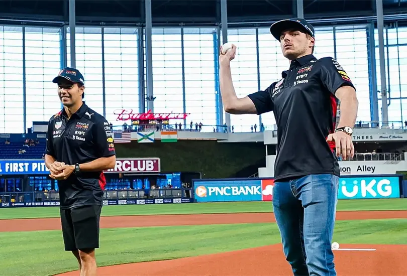 Checo Pérez y Max Verstappen fueron los invitados de honor para el partido de los Miami Marlins Checo Pérez y Max Verstappen fueron los invitados de honor para el partido de los Miami Marlins