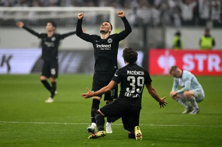 Jugadores del Frankfurt celebran pase a la final - @EuropaLeague