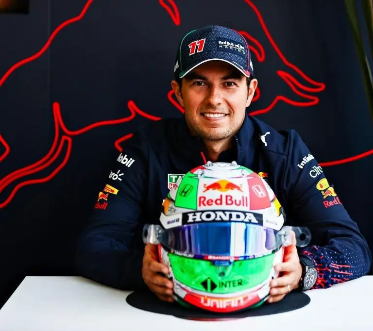 'Checo' Pérez quiere apoyar a México en el Mundial. Foto: Instagram @schecoperez
