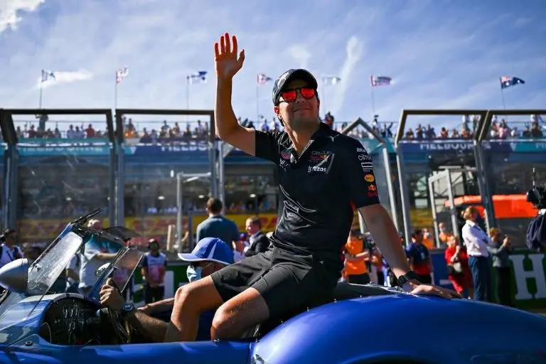 El piloto de Red Bull, confía en que México podrá hacer un buen papel en Qatar 2022. Foto: Instagram @schecoperez