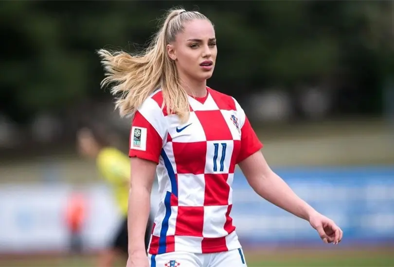 La delantera representa a la selección de Croacia pero también presume sus sesiones de fotos La delantera representa a la selección de Croacia pero también presume sus sesiones de fotos