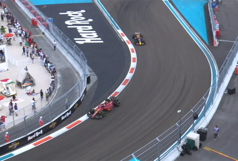 Checo Pérez y Carlos Sainz pelearon por el tercer lugar del GP de Miami Checo Pérez y Carlos Sainz pelearon por el tercer lugar del GP de Miami