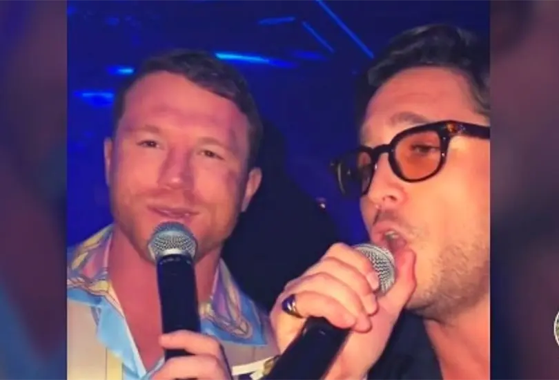 El Canelo cant&oacute; junto a Diego Boneta en una fiesta despu&eacute;s del combate que tuvo en Las Vegas.