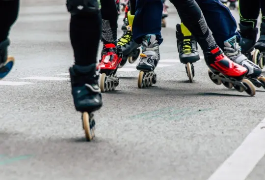 Patinar en ruedas tiene muchos beneficios para la salud. Patinar en ruedas tiene muchos beneficios para la salud.
