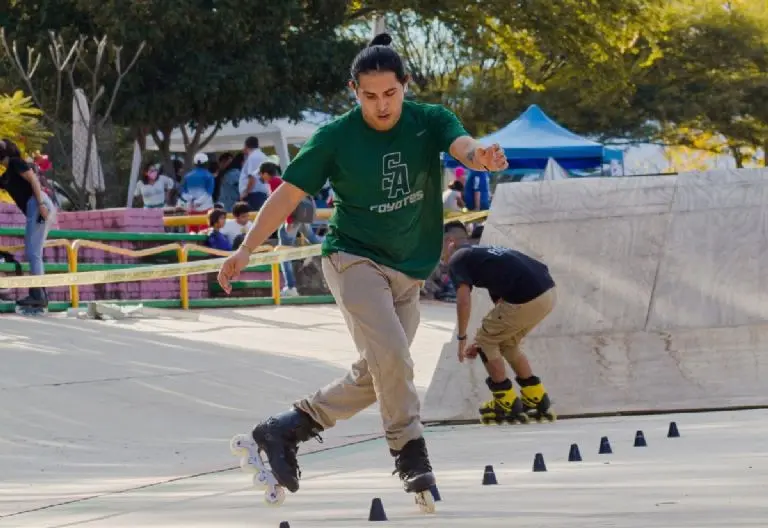 Patinar te ayudará a mejorar tu condición física.
