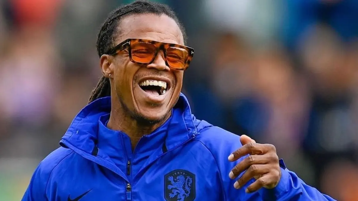Edgar Davids es originalmente de Paramaribo, Surinam, aunque su familia se mudó a Países Bajos cuando solamente era un bebé. Su ascendencia también es afro-judía.