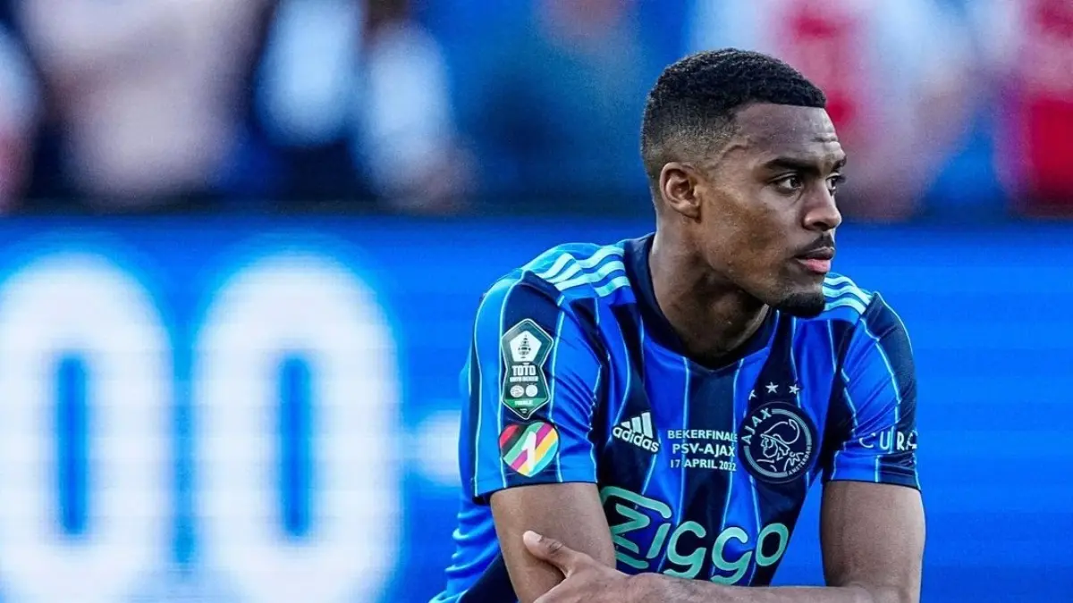 Ryan Gravenberch es una de las actuales promesas del futbol de los Países Bajos, formándose en el Ajax. Es de ascendencia surinamesa por parte de sus papás.