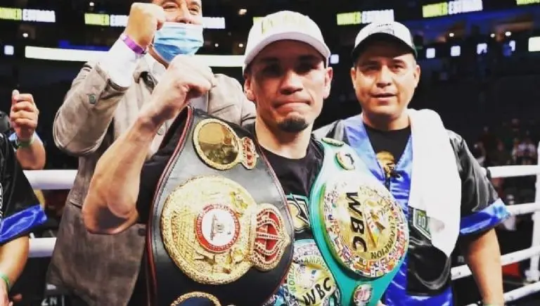 'Gallo' Estrada depués de la victoria ante González (@GalloEstradaOfi)