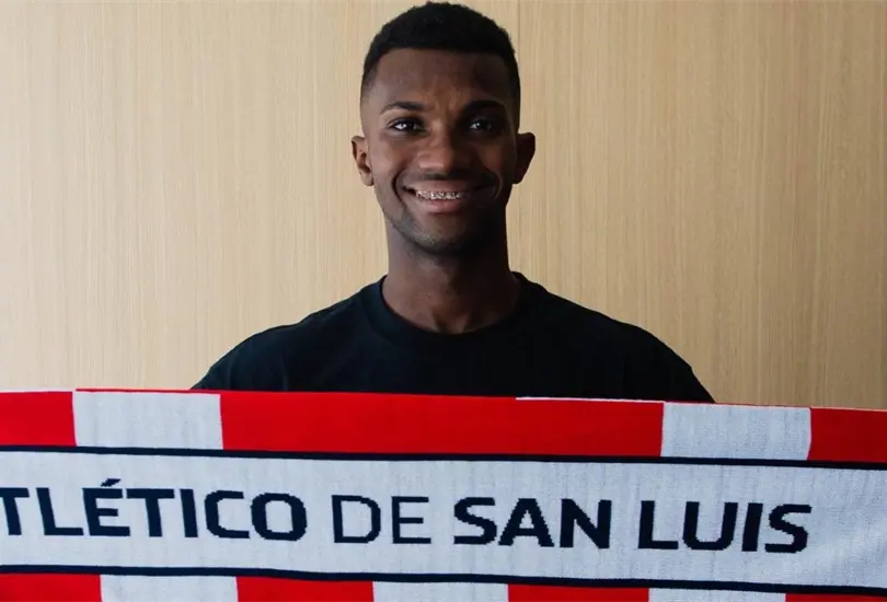 Vitinho fue presentado con el Atl&eacute;tico de San Luis al estilo de Jurassic Park 
