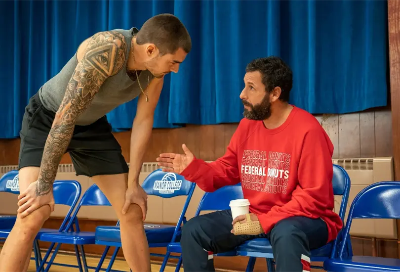 Adam Sandler junto a Juancho Hernangómez en la película de Garra (Hustle) Adam Sandler junto a Juancho Hernangómez en la película de Garra (Hustle)
